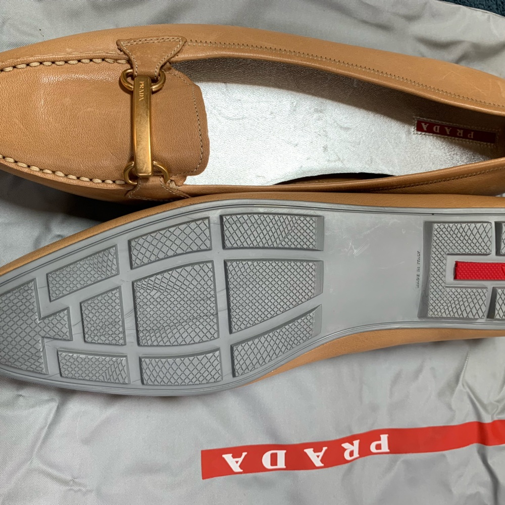 Never worn classic flat